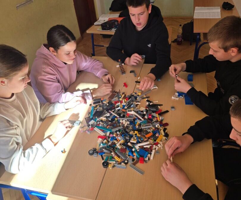 Razmišljanje, gradnja i fizika: LEGO Serious Play®u učionici